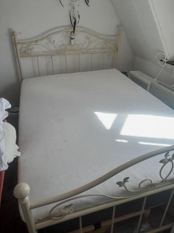 Bed twijfelaar spijlen lattenbodem eventueel incl matras