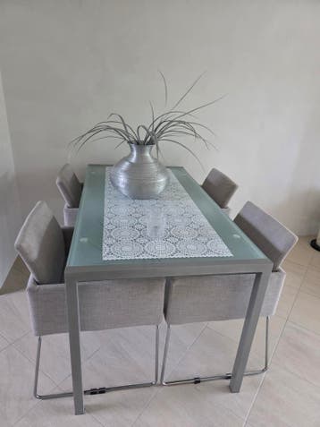 Gratis: Metalen tafel met glazen blad (gebruikt) 150x80x76