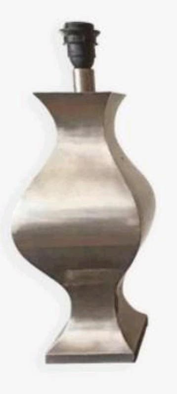 Prachtige grote handgemaakte metalen lampenpoot