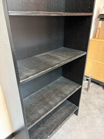 Boekenkast **GRATIS af te HALEN**