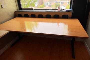 Bureau / tafel in hoogte verstelbaar