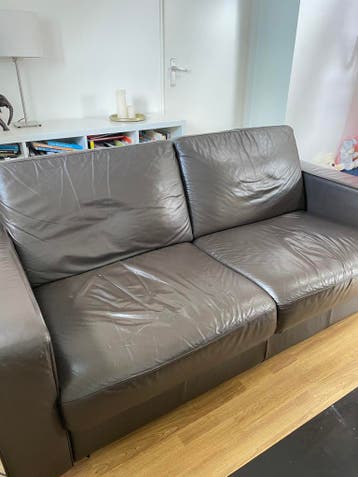 Gratis! Donkerbruine 2-zits bank, leerlook