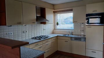 Maisgele keuken met apparatuur - zelf demonteren