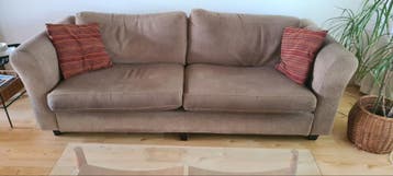 Comfortabele driepersoonsbank in neutrale kleur