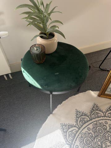 Gratis poefje/bijzettafeltje in donkergroen velours