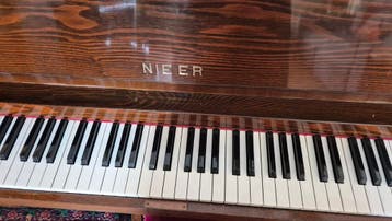 Baby piano.Gratis ophalen. Moet gestemd worden. Voorburg eo.