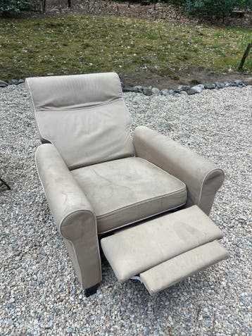 Twee relaxfauteuils met uitschuifbaar voetendeel