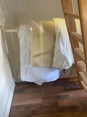 Diverse dekens en kussens gratis af te halen