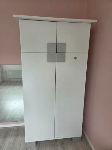 Gratis kledingkast - zelf demonteren en ophalen