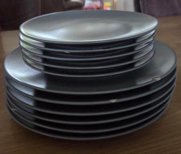 Ikea dinerborden en ontbijtbordjes (beschadigd)