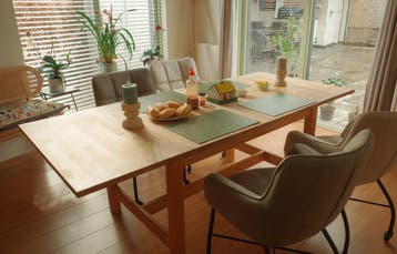 Uitschuifbare eettafel van licht hout - extended table