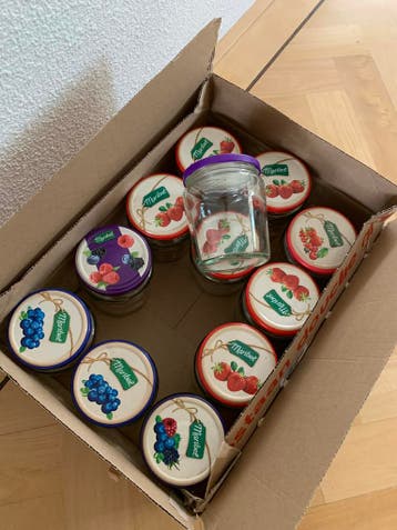 Lege jampotten voor inmaak.