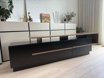 Gratis af te halen: Gebruikt tv-meubel (1.80x0.49x0.385m)