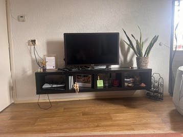 Zwart tv-meubel met opbergruimte