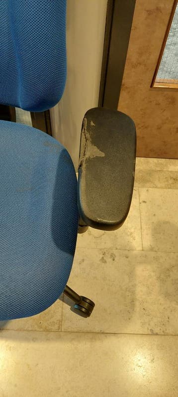 Blauwe bureaustoel met armleuningen - Gebruikt