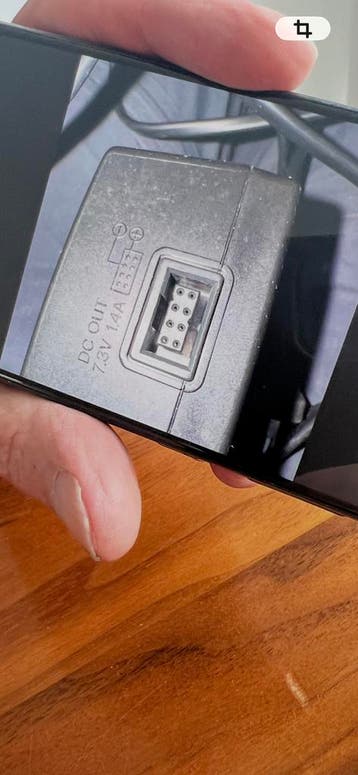 Gezocht: Lader/adapter voor Sharp (7.3V 1.4A, 8-pins)