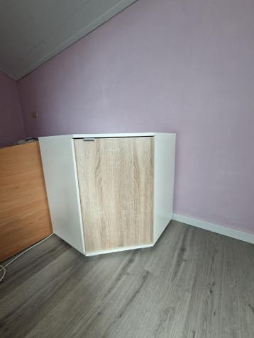 Handige hoekkast met opbergruimte