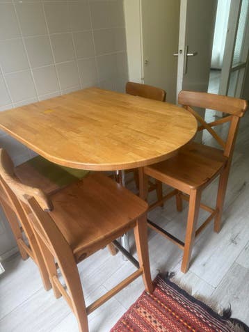 Houten wandtafel met 4 stoelen - opknapper
