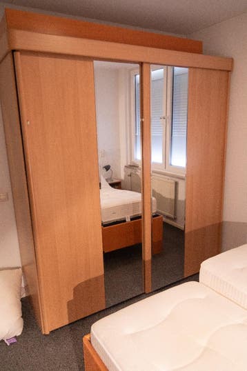 GRATIS kledingkast MOET WEG!