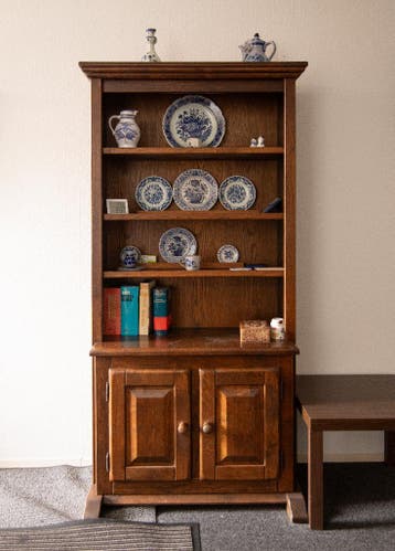 GRATIS Boekenkast donker eiken. MOET WEG!