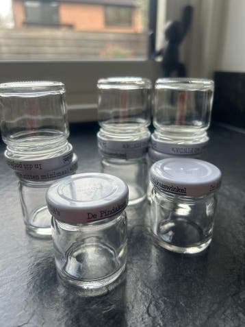 Kleine glazen potjes met deksel