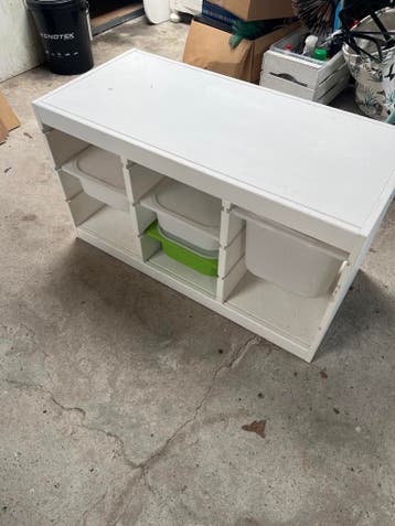 IKEA kastje met opbergbakken