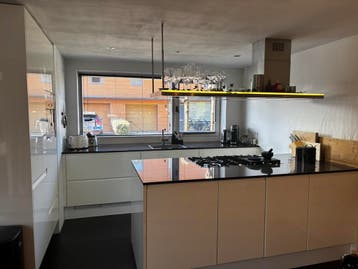 Gebruikte, wit hoogglans keuken (10+ jaar oud)