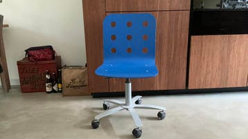 Blauwe ikea burostoel in hoogte verstelbaar