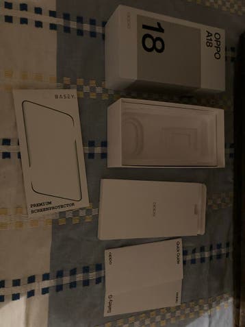 Oppo A18 - Nieuwe Screenprotector, Doosje & Boekjes