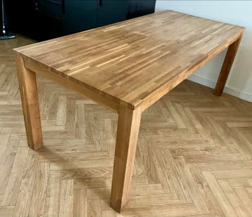 Gratis eettafel - stevig en functioneel
