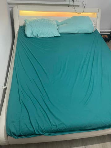 Gratis bed en matras (zelf demonteren en meenemen)