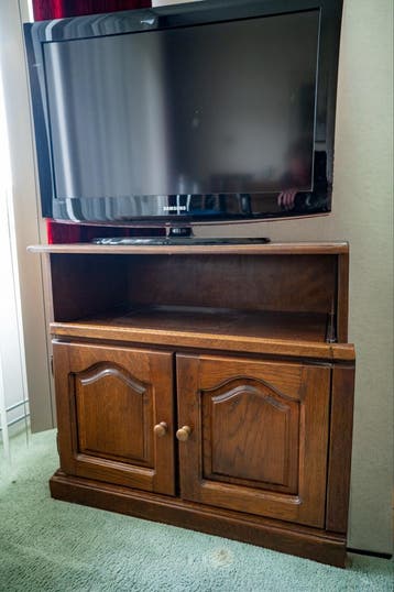 Houten TV-meubel met werkende tv ( niet apart!)