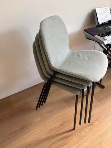 Gratis: 4 eettafelstoelen, lichtgroen