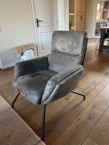 Grijze fauteuil met metalen poten - Gebruikt