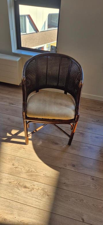Vintage rieten stoel met kussen