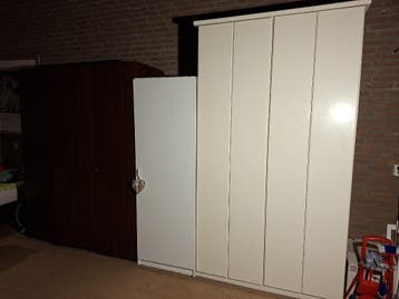 2 witte zolder kasten
