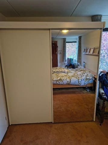 Schuifdeurkast met zwevende deur gratis