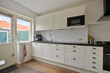 Landelijke creme keuken (incl apparatuur)