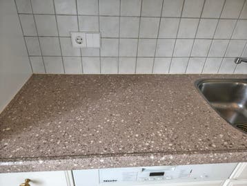 Gratis keukenblad, keukenkastjes, koelkast en vaatwasser