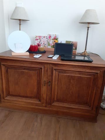 Antiek dressoir van eikenhout met twee deuren