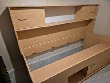 GRATIS: Bed met ombouw (2.00x1.00)