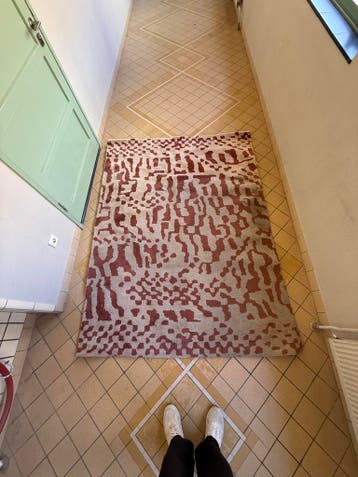 Gratis Modern vloerkleed met abstract patroon