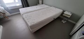2x elektrisch verstelbare boxspring bedden,