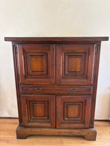 GRATIS eikenhouten servieskast - Ophalen 25 of 26 april