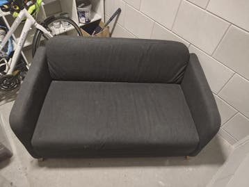 Gratis op te halen: Kleine 2-zitsbank van IKEA