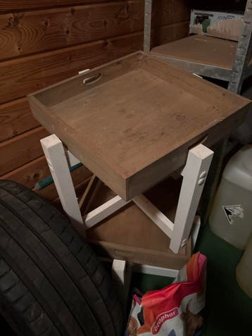 Houten bijzettafel/dienbladtafel gratis (2 stuks)