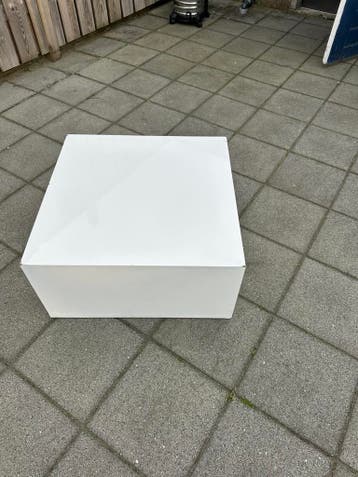 Salontafel 60x60 beschadigd Gratis!