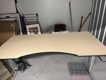 Bureau met kast gratis