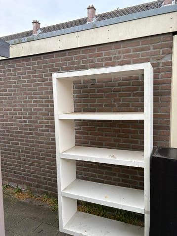 Gratis kasten: zwart en wit, ideaal voor schuur of garage