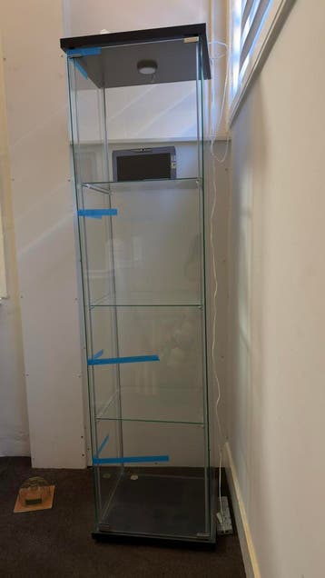 Gratis vitrinekast af te halen